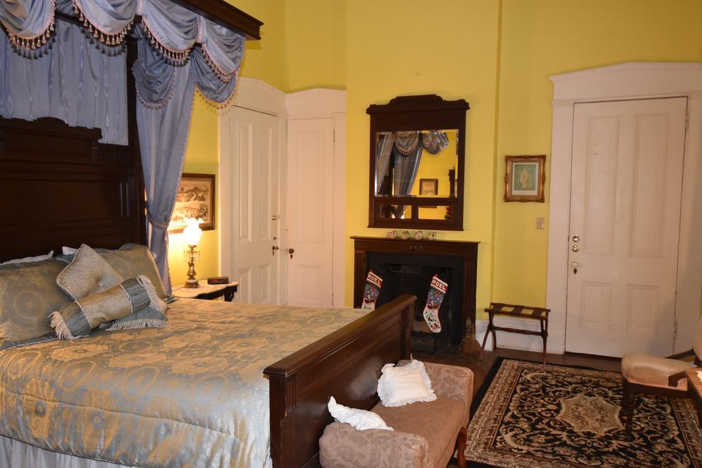 Corners Mansion Inn - A Bed And Breakfast Vicksburg Exterior photo
