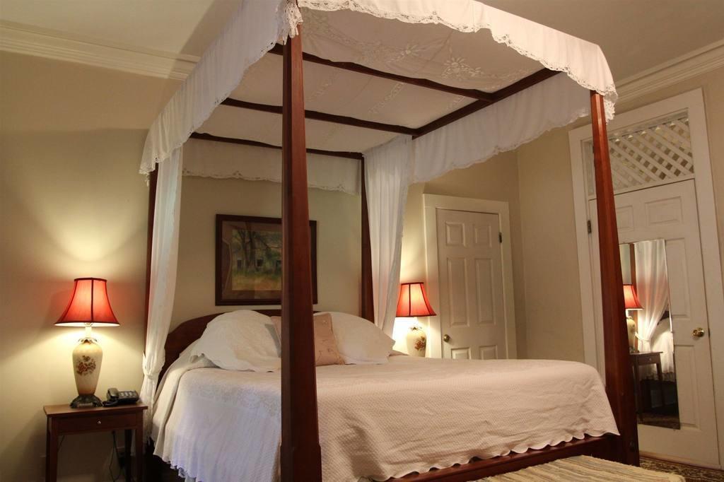Corners Mansion Inn - A Bed And Breakfast Vicksburg Room photo